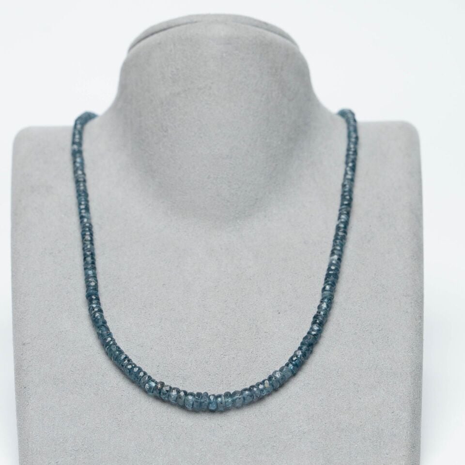 Kyanit mücevher kesim